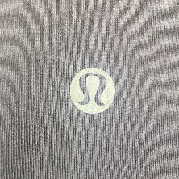 Lululemon Deep Breath Black Tank, Size 6 - Picture 6 of 8